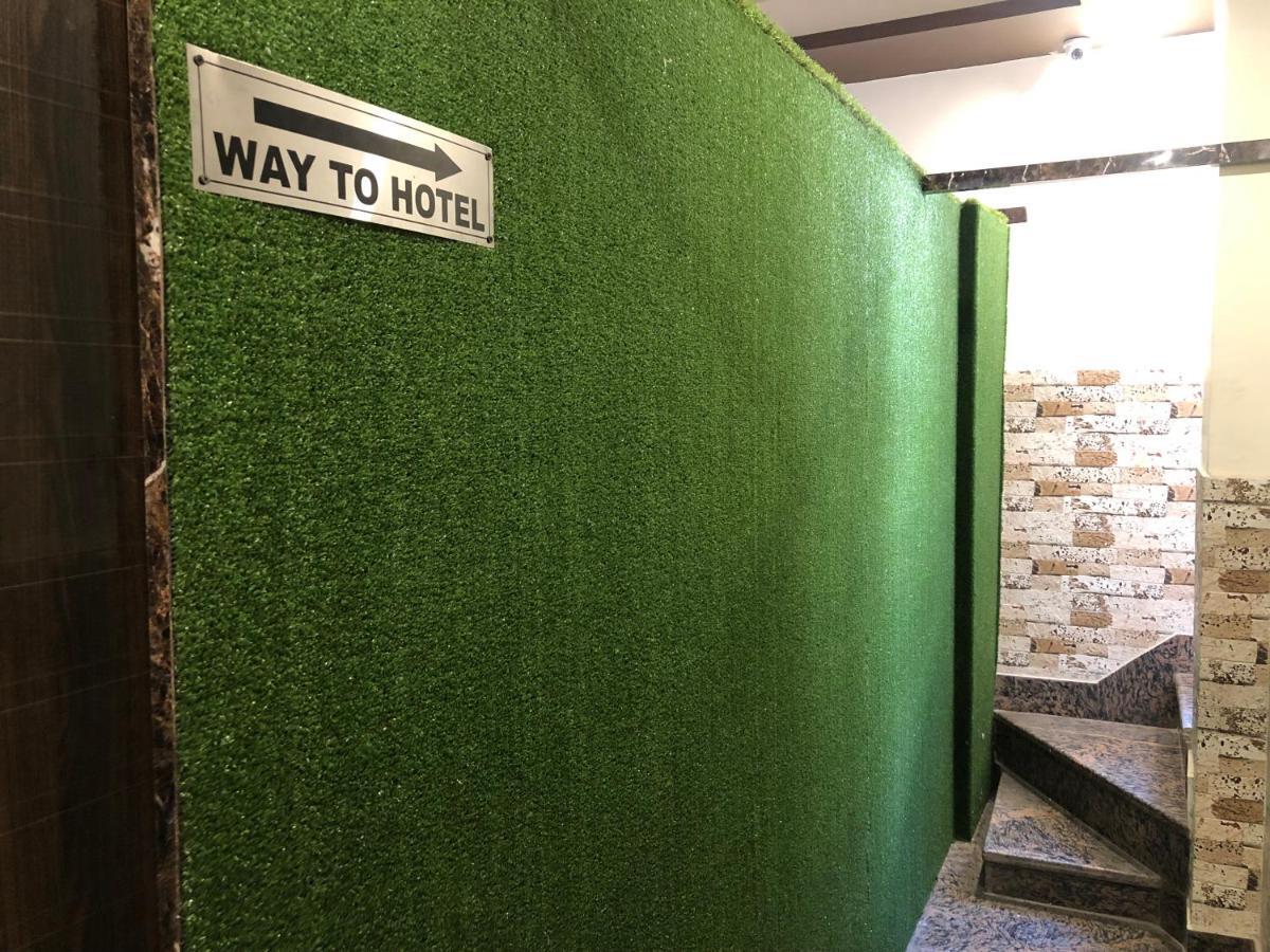 Hotel Famous Haridwār Екстериор снимка