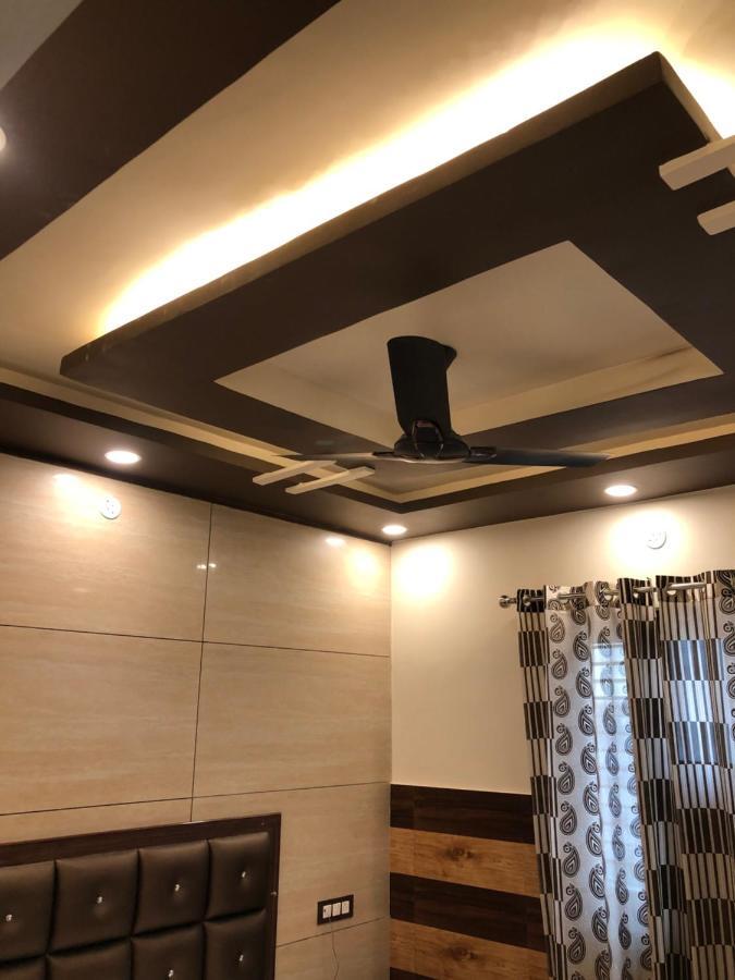 Hotel Famous Haridwār Екстериор снимка