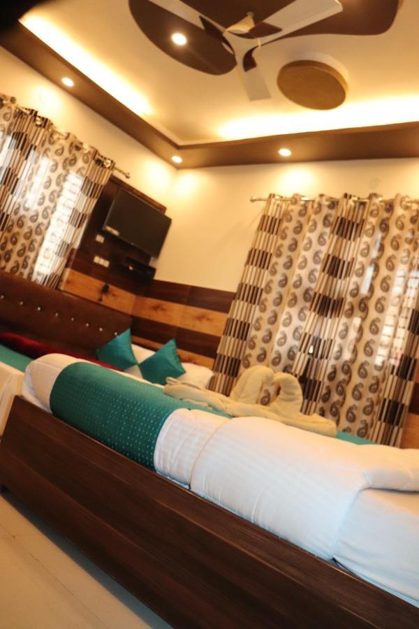 Hotel Famous Haridwār Екстериор снимка