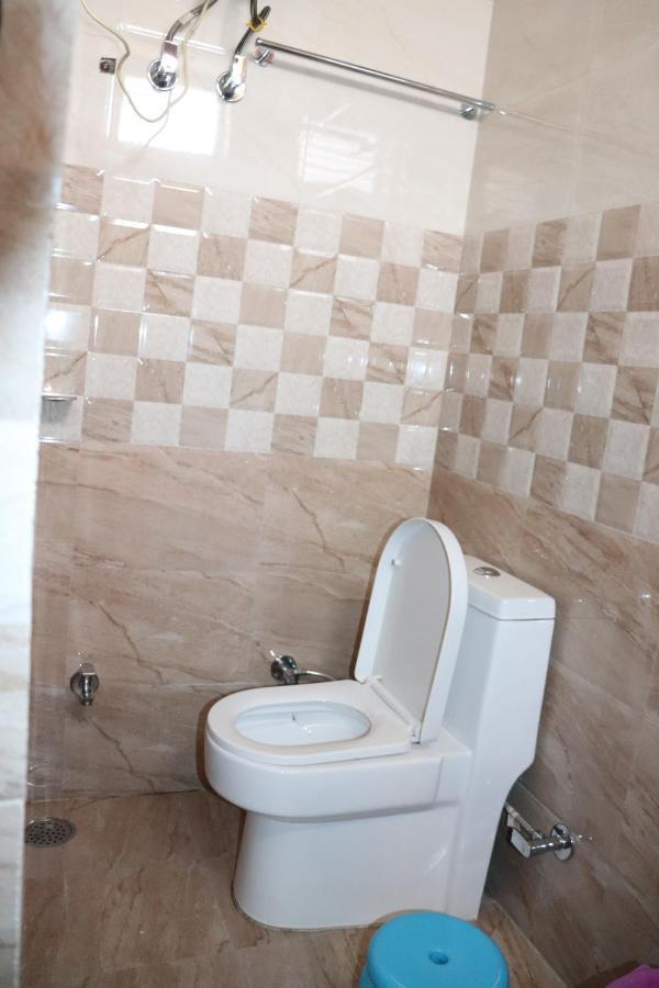 Hotel Famous Haridwār Екстериор снимка