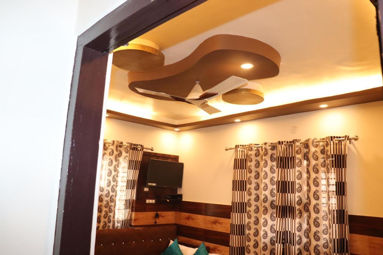 Hotel Famous Haridwār Екстериор снимка