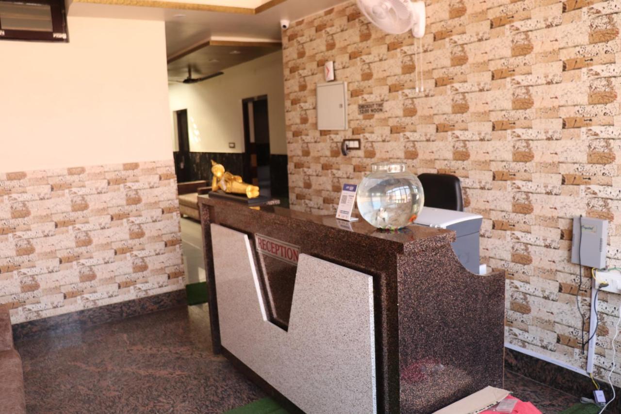 Hotel Famous Haridwār Екстериор снимка