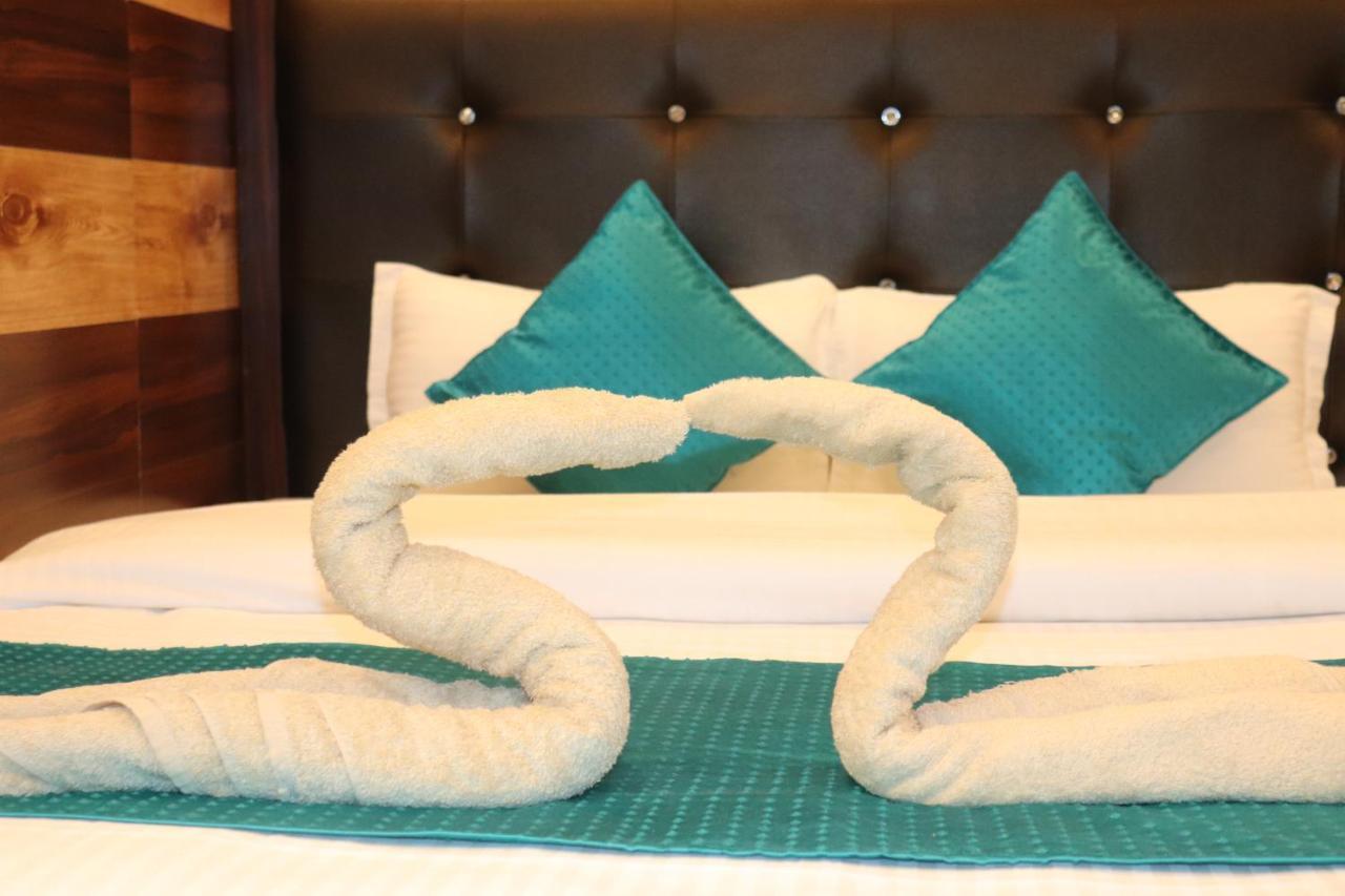 Hotel Famous Haridwār Екстериор снимка