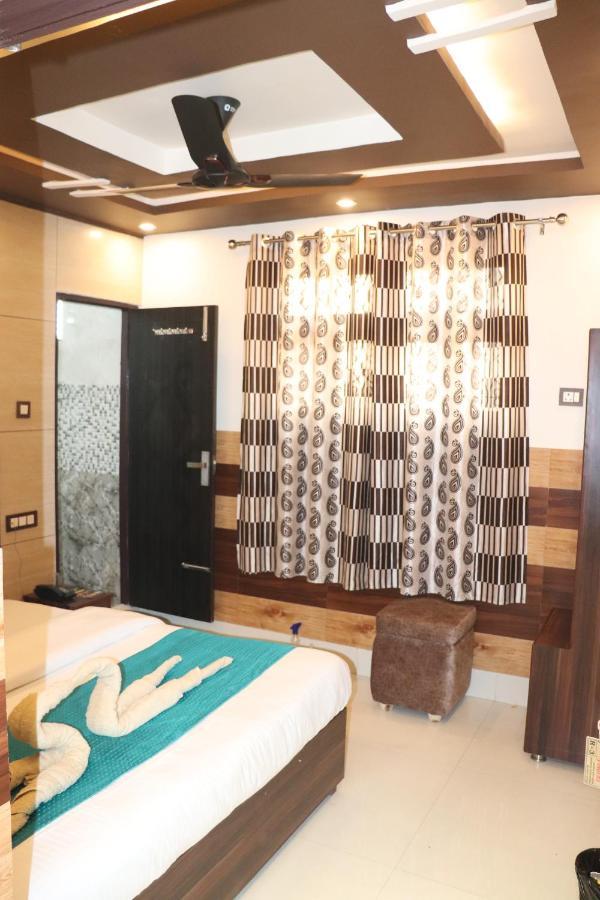 Hotel Famous Haridwār Екстериор снимка