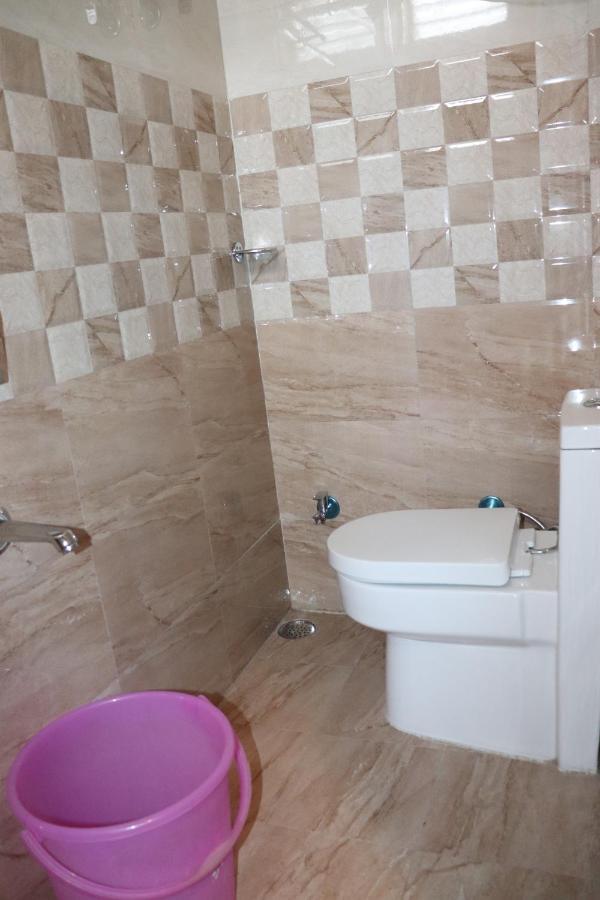 Hotel Famous Haridwār Екстериор снимка