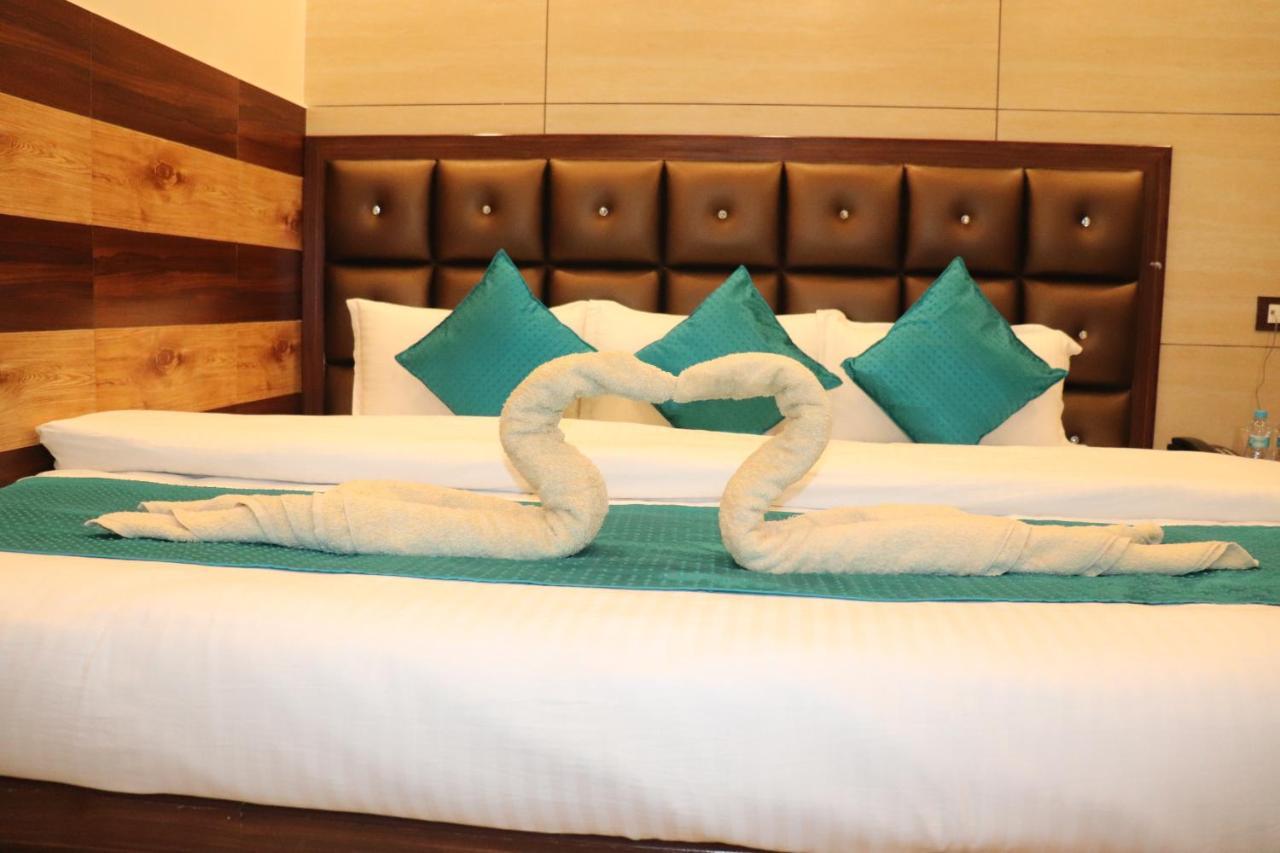 Hotel Famous Haridwār Екстериор снимка