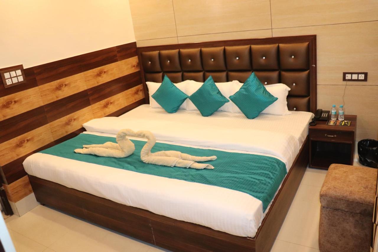 Hotel Famous Haridwār Екстериор снимка